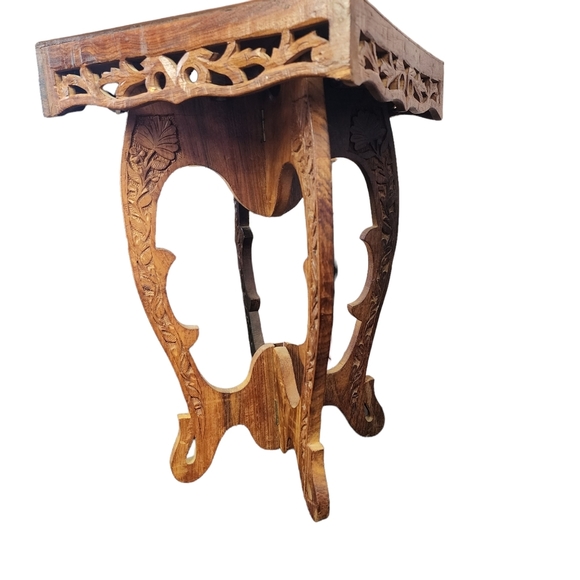 Handcrafted carved mini wood table Vintage - Picture 7 of 12